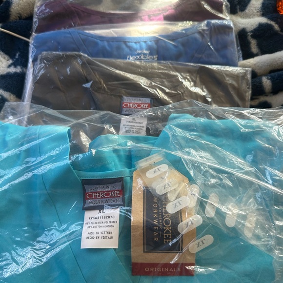 Scrub sets - Picture 4 of 5